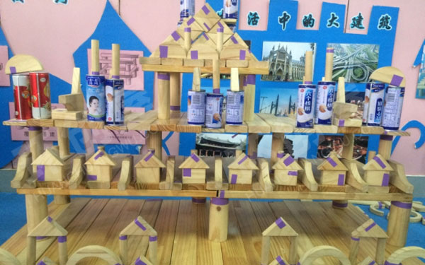 幼儿园建构区废物利用瓶瓶罐罐各种搭建图片