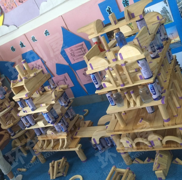 幼儿园建构区废物利用瓶瓶罐罐各种搭建图片