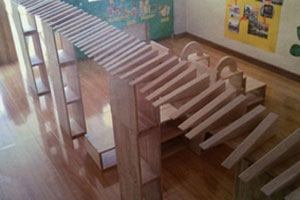 幼儿园建构区木制积木搭建图片4张