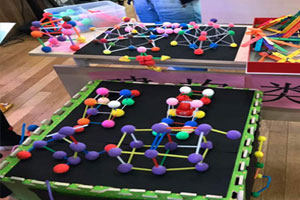 幼儿园建构区制作精良的自制玩教具图片4张