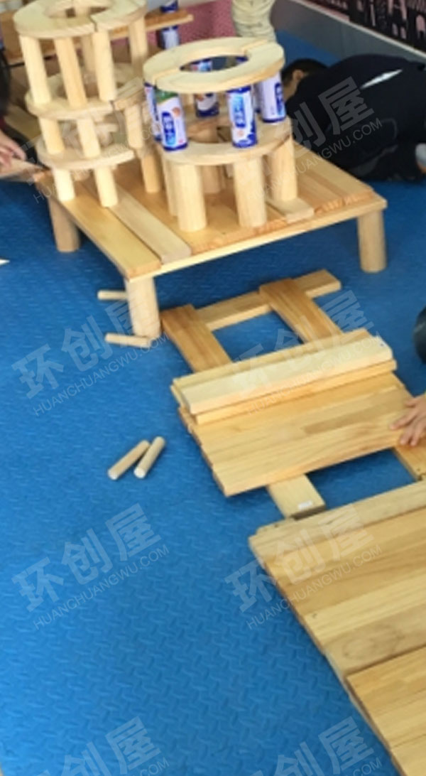 幼儿园建构区废物利用瓶瓶罐罐各种搭建图片
