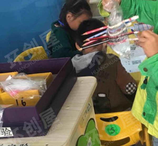 幼儿园科学区神奇的水袋图片