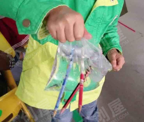 幼儿园科学区神奇的水袋图片
