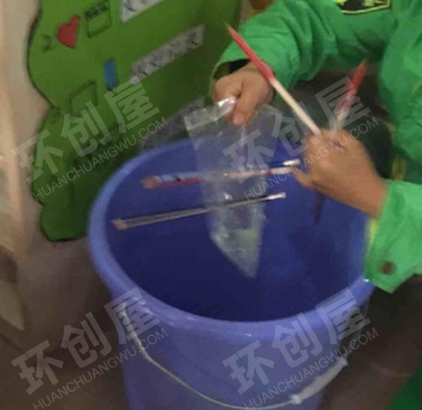 幼儿园科学区神奇的水袋图片