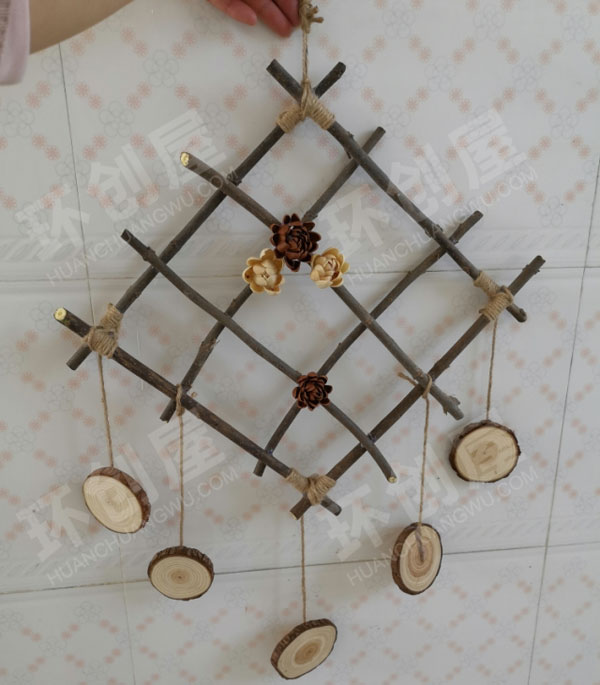 幼儿园田园风吊饰墙面布置图片