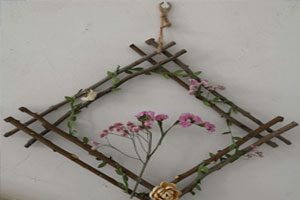 幼儿园田园风吊饰墙面布置图片2张