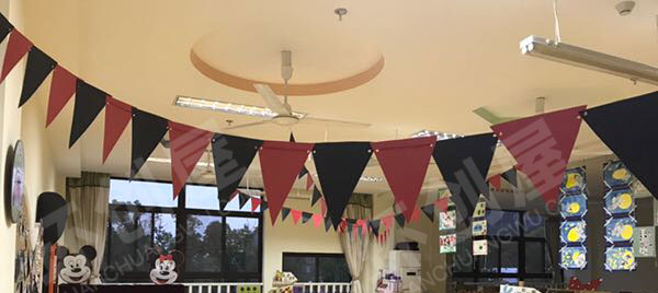 幼儿园米奇主题迎元旦环创吊饰图片