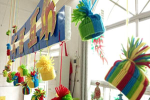 幼儿园环保废物利用毛线纺织吊饰图片3张