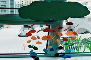 幼儿园彩色的雨滴挂饰图片