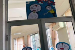 幼儿园多啦A梦窗户装饰图片