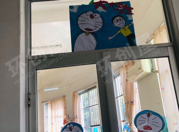 幼儿园多啦A梦窗户装饰图片