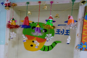 幼儿园圣诞节门窗主题吊挂饰图片2张