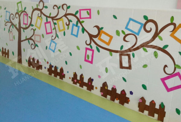 幼儿园走廊自然春天发芽的大树图片