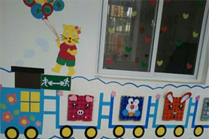 幼儿园走廊小火车蛋托卡通动物画图片2张