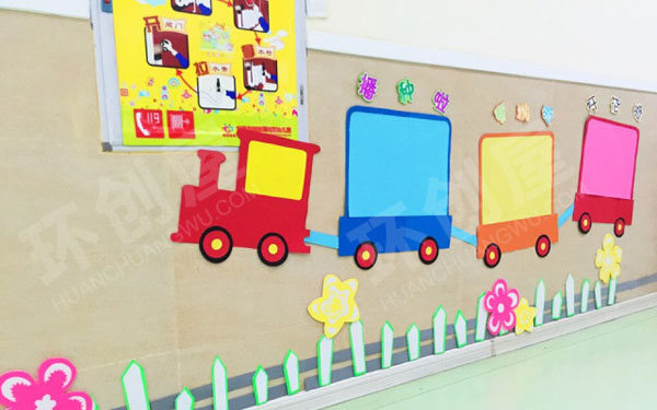 幼儿园走廊墙面装饰充满活力的春天图片