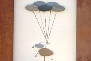 幼儿园石头画创意作品展示图片3张