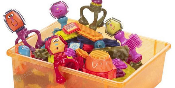 幼儿园建构区胶质鬃毛积木搭建图片