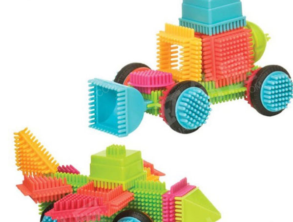 幼儿园建构区胶质鬃毛积木搭建图片