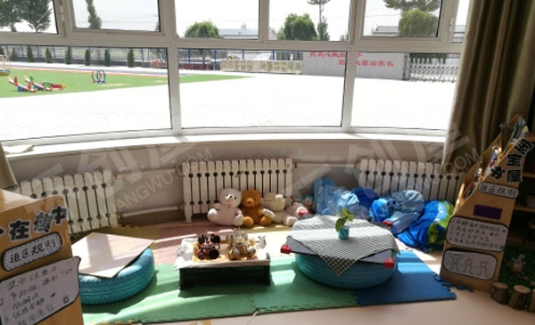 幼儿园废物利用设置一角阅读区图片