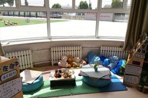 幼儿园废物利用设置一角阅读区图片