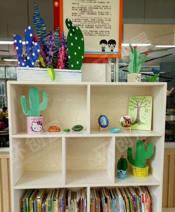 幼儿园阅读区废物利用纸箱书柜图片