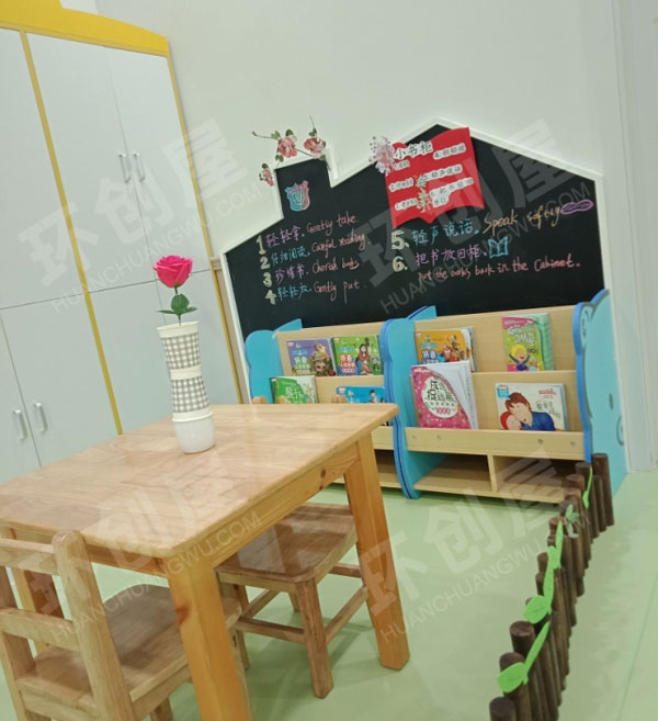 幼儿园阅读区小小书柜图片