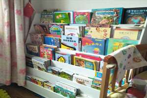 幼儿园教室角阅读区书架图片