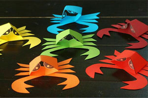 幼儿园美工区儿童手工螃蟹小鱼图片2张