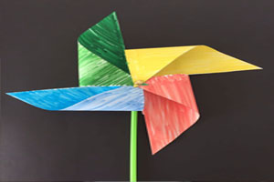 幼儿园美工区手工彩色风车图片