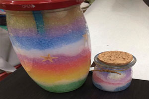 幼儿园科学区制作海绵宝宝许愿瓶图片3张