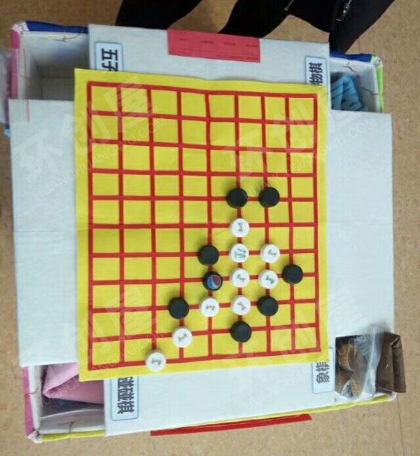 幼儿园益智区废旧利用魔法瓶盖自制玩教具图片