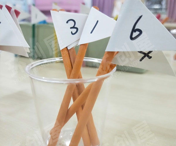 幼儿园益智区自制数字三角旗图片