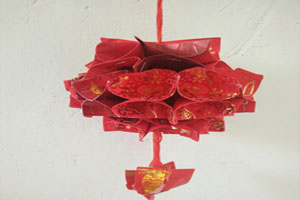 幼儿园红红的新年红灯笼吊饰图片4张
