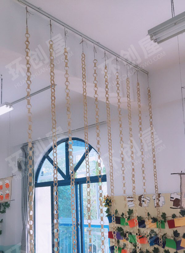 幼儿园森系风教室隔断吊饰图片