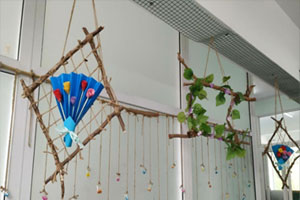 幼儿园春天主题废物利用吊饰图片2张