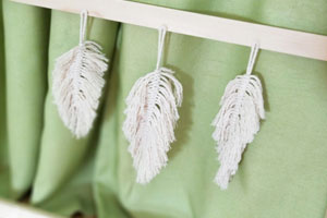 幼儿园不织布棉麻线绳树叶挂饰图片2张