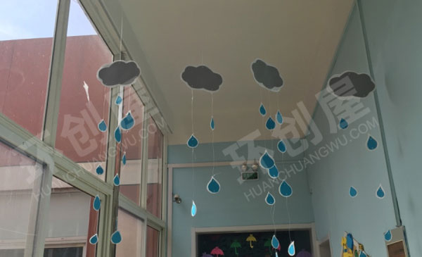 幼儿园走廊隔断彩色卡纸作品吊饰图片