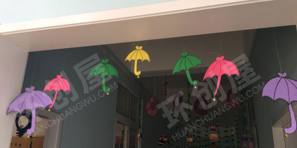 幼儿园走廊隔断彩色卡纸作品吊饰图片