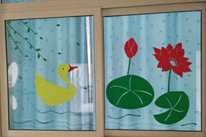 幼儿园玻璃卡通可爱动物设计装饰图片7张