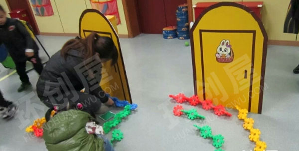 幼儿园建筑区废物利用创意搭建图片