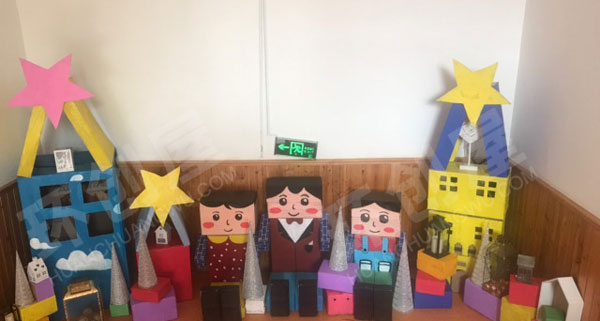 幼儿园建构区废物利用纸箱高楼搭建图片