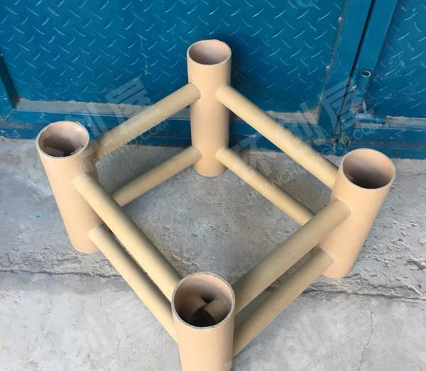 幼儿园建构区废物利用纸筒搭建图片