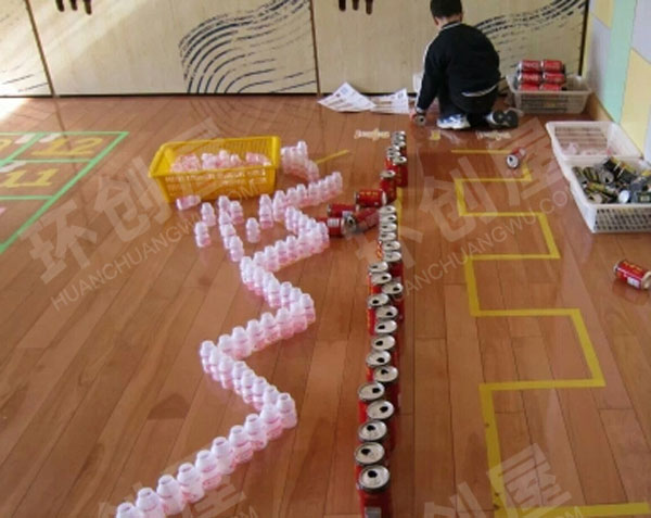 幼儿园建筑区废物利用创意搭建图片