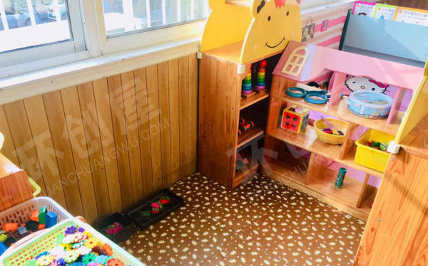 幼儿园建构区卡通搭建小乐园图片