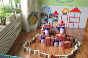 幼儿园环创建构区环保废物利用卷纸芯图片