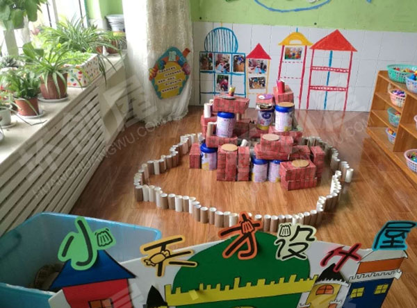 幼儿园环创建构区环保废物利用卷纸芯图片
