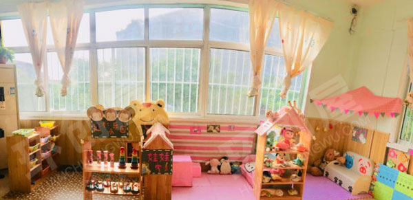 幼儿园建构区卡通搭建小乐园图片