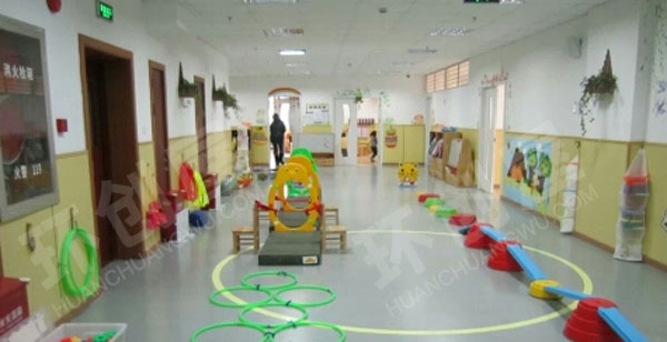 幼儿园建筑区废物利用创意搭建图片