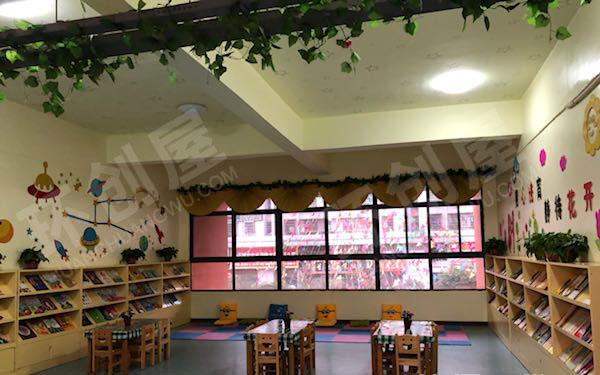 幼儿园阅读区静待花开图书室图片