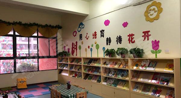 幼儿园阅读区静待花开图书室图片